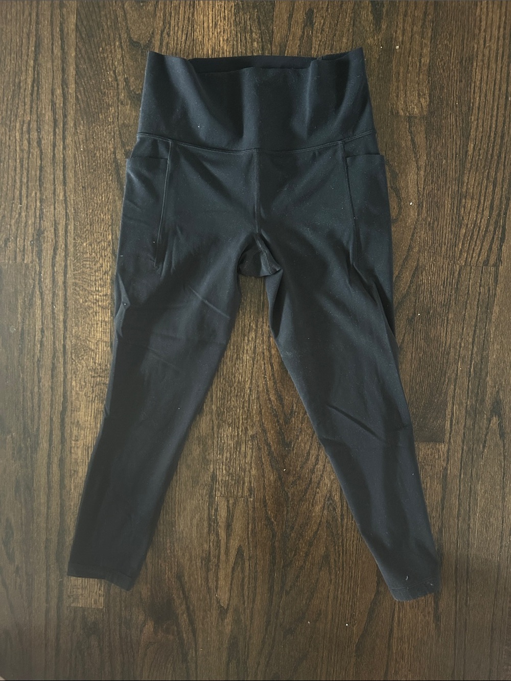 Athleta Black Salutation 7/8 Leggings